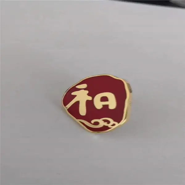西服上挂的金属胸针定做 会议佩戴胸前胸牌定制 五金烤漆工艺品胸针