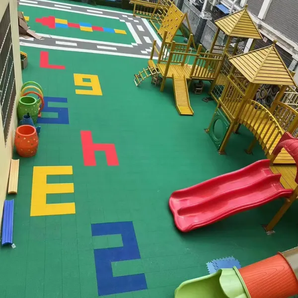 学校体育场塑料拼装地面材料 篮球场专用拼装运动地板