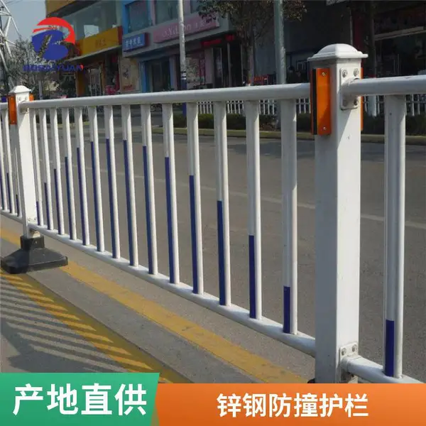 交通隔离栏 城市道路护栏 镀锌钢管焊接 安装便捷免维护