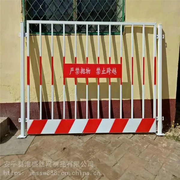 基坑护栏_淮盛铁丝喷塑护栏网_喷漆抗老化护栏网批发