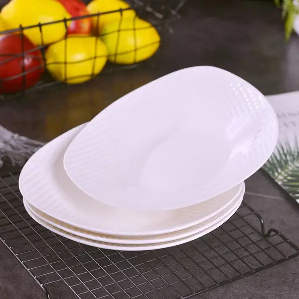 纯白骨瓷钻石三角盘 北欧风简约陶瓷餐具 别墅大包厢摆台碗盘碟
