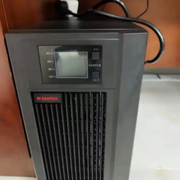 ɽ��C3K UPS��ԴCASTLE-3K���õ�� 3000VA/2400W