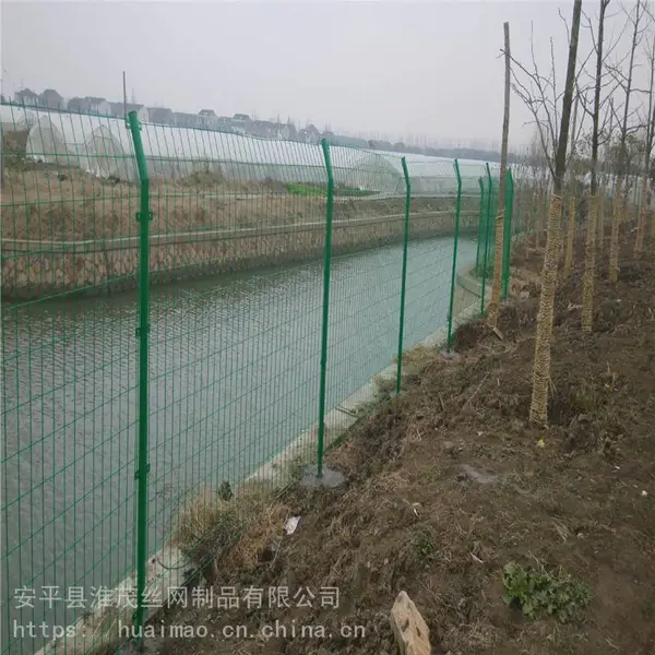 水库隔离防护网 工地浸塑护栏网 浸塑钢丝围栏网