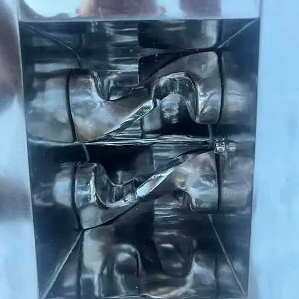 二手捏合机,卧式钢制夹套电热,真空双桨翻转,液压密封调速。