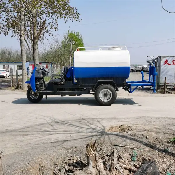 福建三轮车小型厂区洒水车清洗车环卫洒水车道路养护洒水车工程路面冲洗车