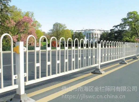 京式交通护栏网人行道路护栏机动车隔离栏道路绿化锌钢铁栏杆