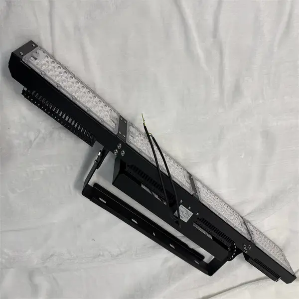 芯鹏达600W帕德尔板式网球场灯具 高光效防眩光球场灯