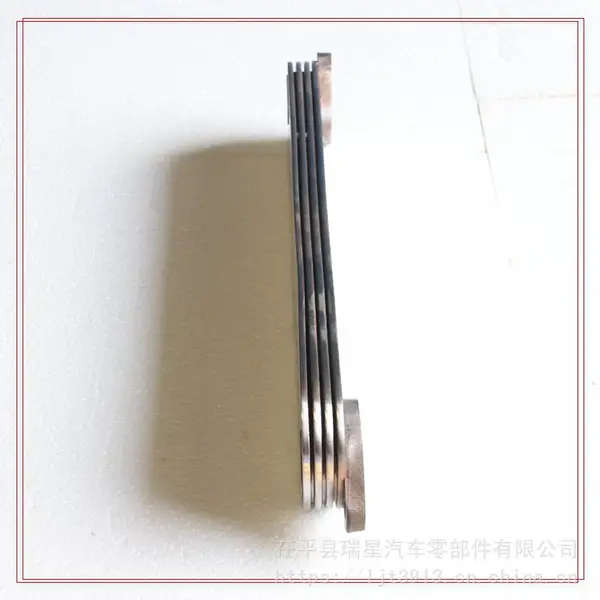 五十铃机油冷却器6D15发动机油冷器汽车散热器Oilcooler