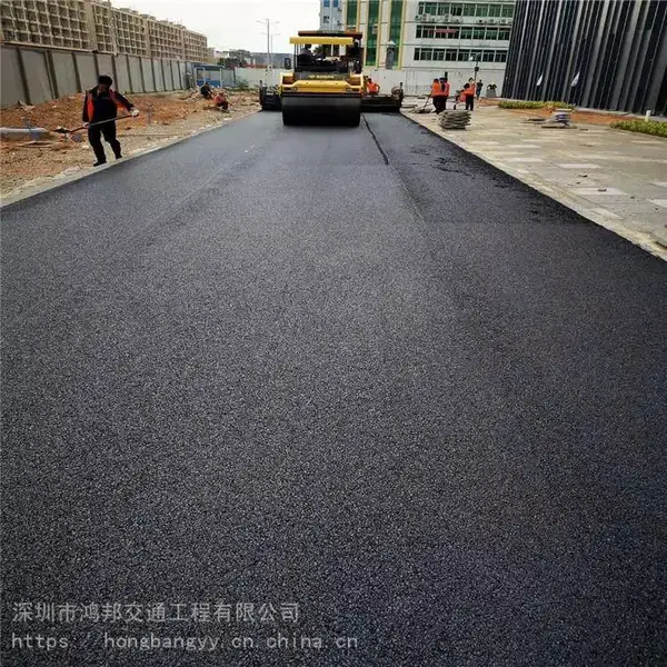 深圳铺沥青路面厚度,深圳公园人行道彩色沥青路面摊铺施工