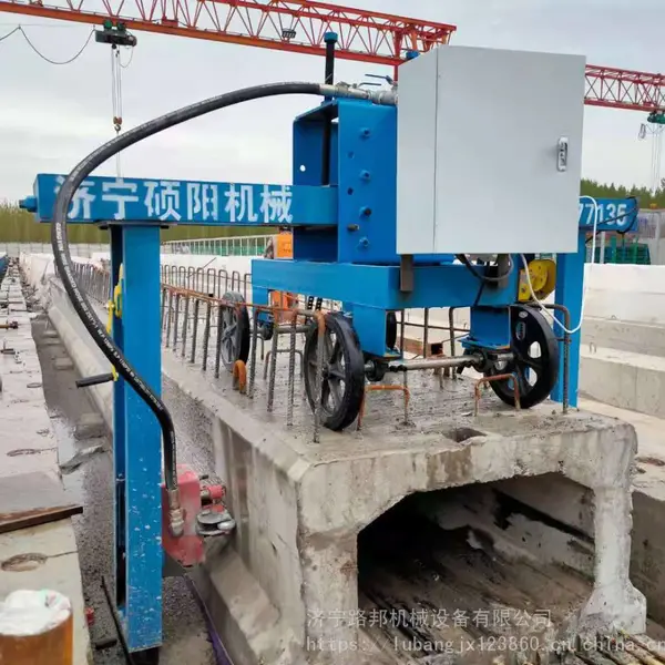 济南定制空心板凿毛机 立面凿毛机 桁架式凿毛机 自行走凿毛机