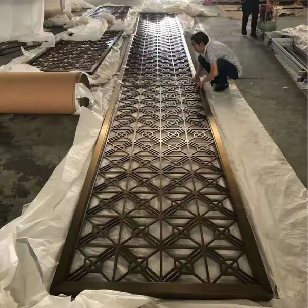 不锈钢窗花木纹装饰雕花镂空隔断屏风新中式方通格栅定制