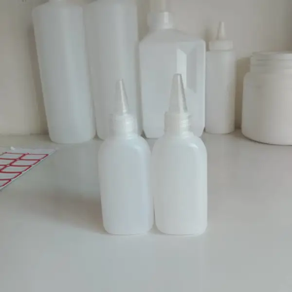 70mlpe材质半透明尖嘴瓶 乳液分装瓶 颜料瓶 挤压瓶