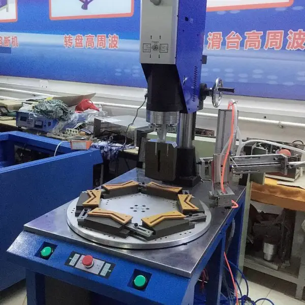 供应山东JL-3200W六工位自动转盘明星口罩机