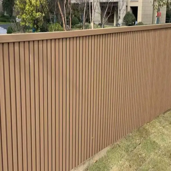 ��ľ��դΧ�����ǰ廧��Ժ��Χǽ����ľɫǳ��ɫ