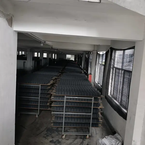 废气吸附脱硫选用蜂窝活性炭 孔隙率高 效果好 使用周期长