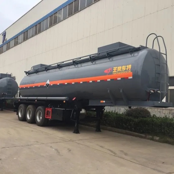钢衬塑罐车,8类化工液体钢衬PE罐式运输半挂车,内滚塑罐车生产厂家