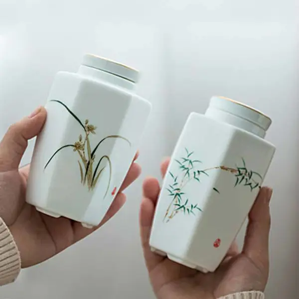 手绘满彩储存防潮罐子 方形陶瓷茶叶罐礼盒装 普洱花茶密封罐小号茶瓶