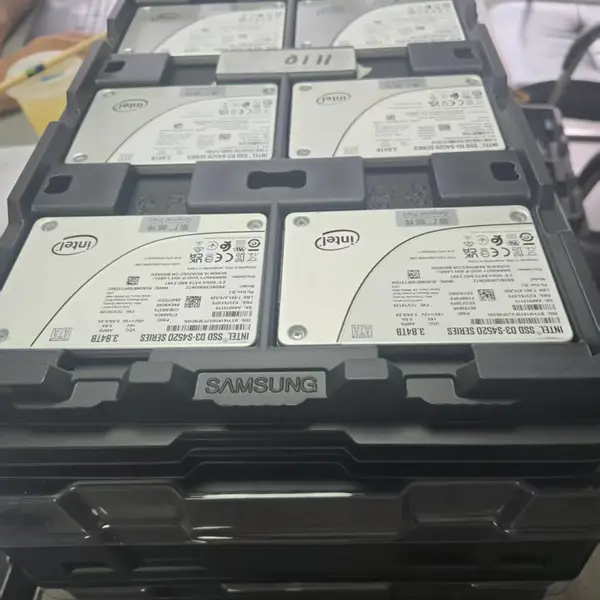 �����ֻ�Ӣ��s4520 3.84t sataӲ�̳�
