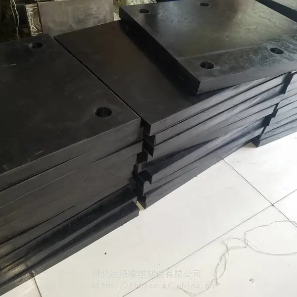 洪扬橡塑 专业定制减震橡胶垫块 橡胶缓冲垫块加工 橡胶制品开模定制