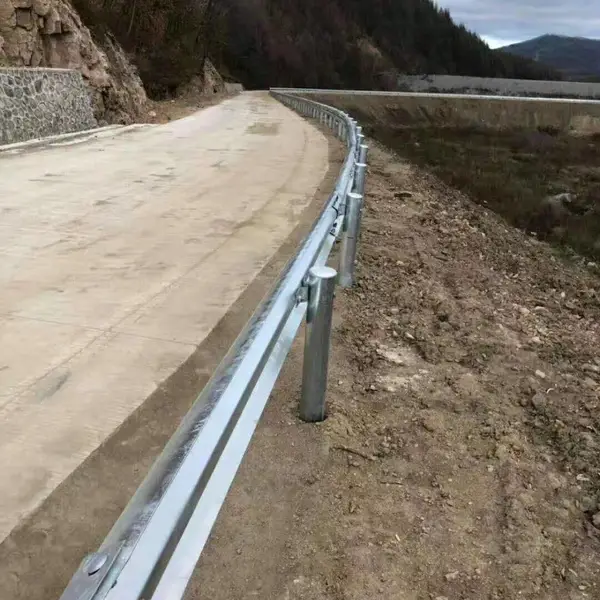 广西厂家直供 高速公路护栏网 波形护栏网厂 南宁热镀锌喷塑护栏板