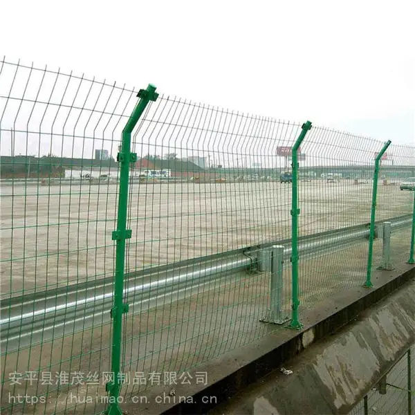 浸塑高速公路护栏 水利工程防护网 扁铁框架护栏网