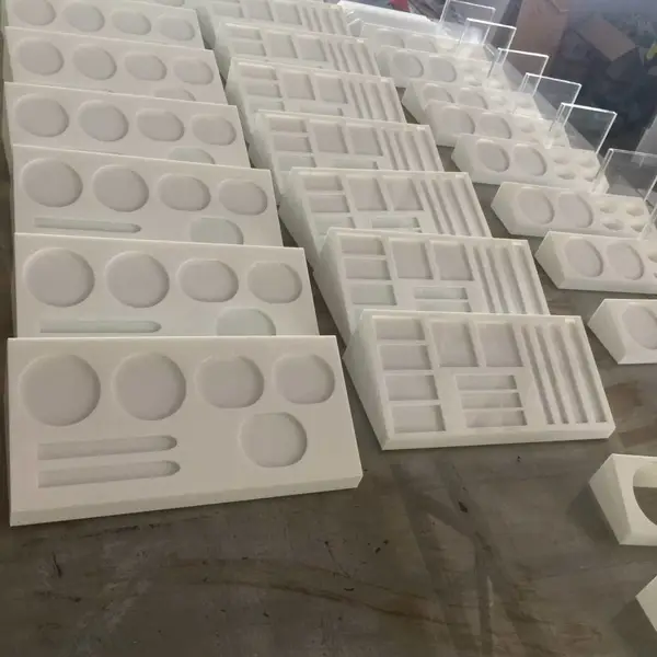 瓷白亚克力化妆品展示架多层分隔护肤品陈列架美妆柜台收纳置物架定制