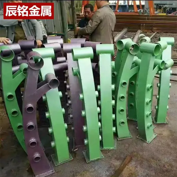 山东生产不锈钢交通设施防撞桥梁护栏中央隔离栏杆桥梁防撞栏杆