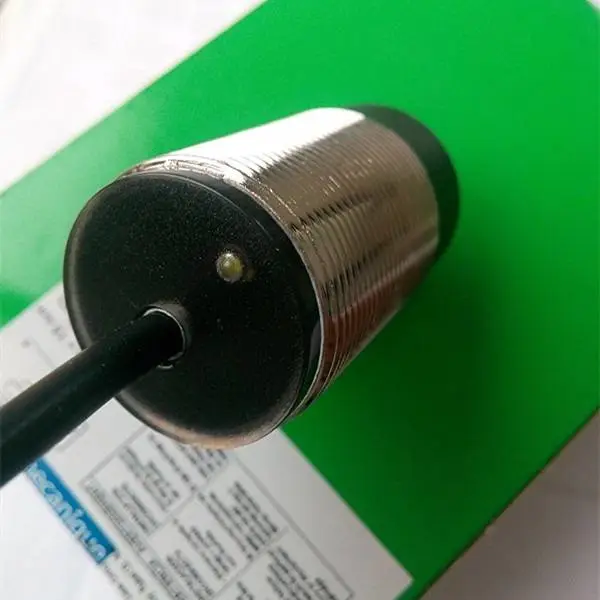ʩ�͵½ӽ����� XS618B4NAL2 ����� DC24V ���߳���NPN ���ղ�ͷ