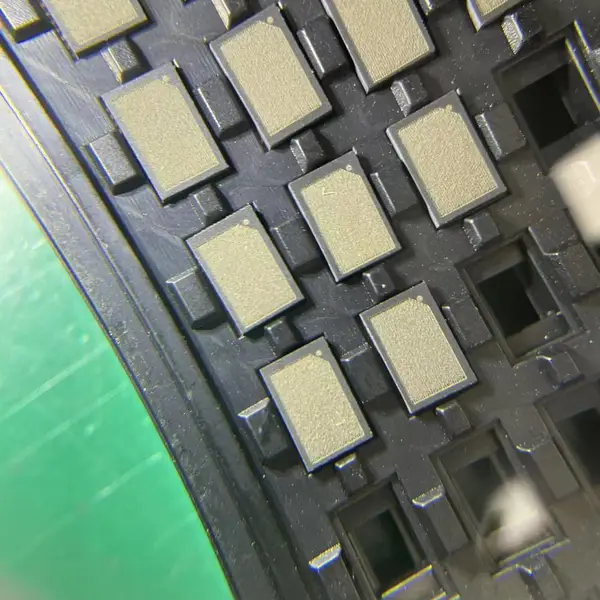 芯片激光烧字贴片IC磨字刻字打磨打字激光打标去字烧面编带