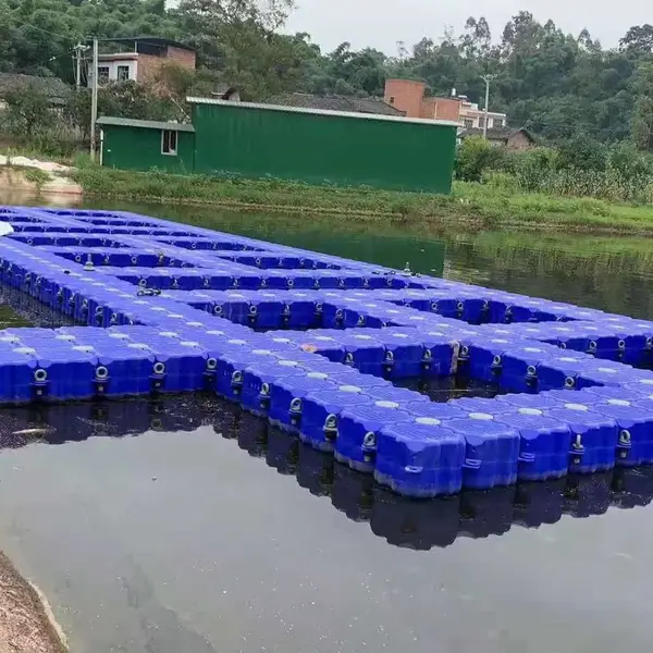 厂销水上浮筒塑料浮筒平台塑料浮箱船泊停位