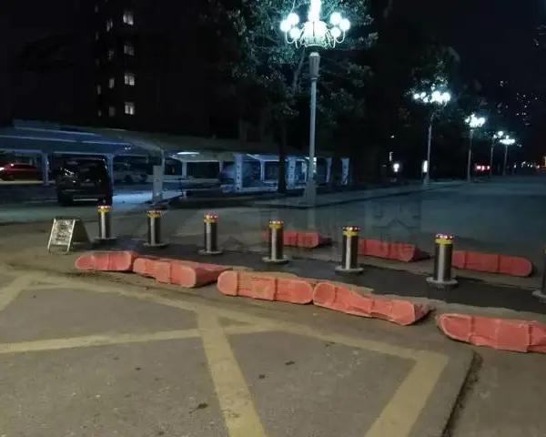 湖北升降柱 武汉学校全自动路障 2019交通安全防护路障升降路桩