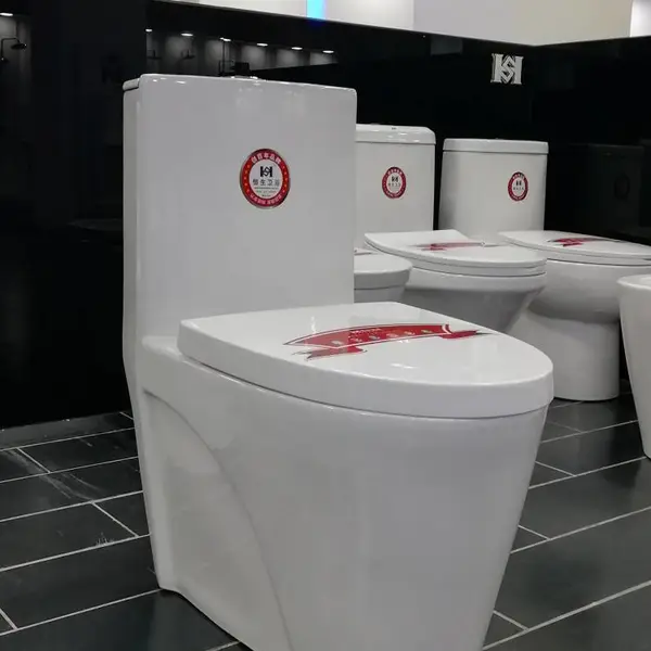 广东智能座便器工厂生产批发漩冲式节水马桶,陶瓷工程坐便器