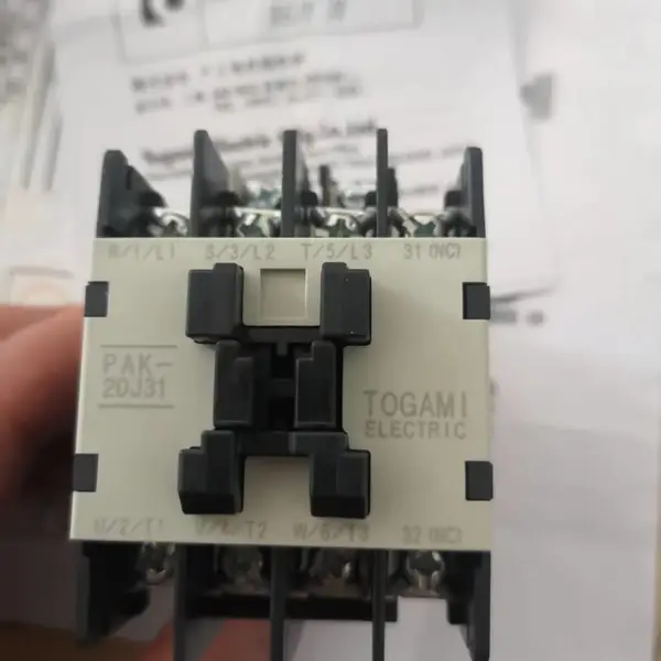 日本户上(Togami)户上一级代理商PAK-20J电磁接触器具有高可靠性和耐环境性主要用于进口纺织机械、配电箱