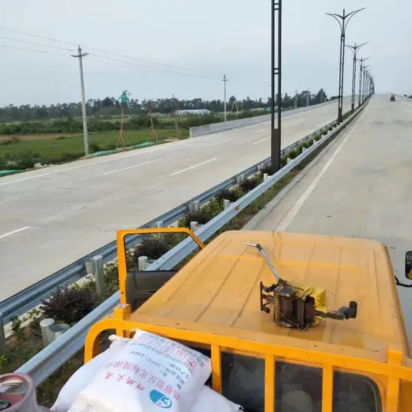 长安交通又有大动作未来6条道路通滨海湾新区道路标线施工队分享