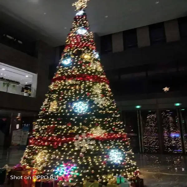 ����ʥ����װ�μ��ðڼ���С�������ײ�ʥ����װ��Ʒ���ﳡ������
