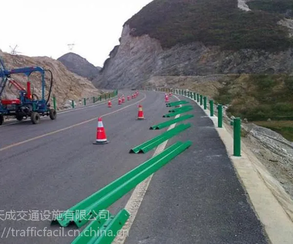 锡林郭勒盟公路热镀锌波形护栏板_山东厂家现货安装_W波形梁钢护栏板3.0