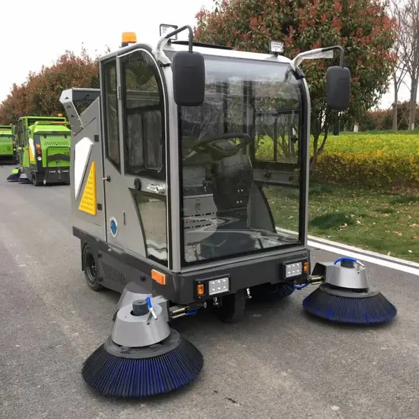 汽车轮胎耐磨材料工厂保洁扫地机 三朋驾驶式扫地车战狼1JC2200