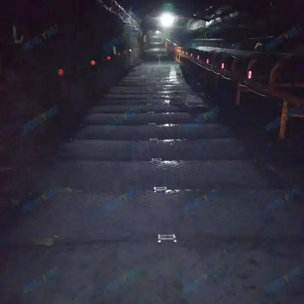 煤矿阻燃抗静电铺路板 井下双抗聚乙烯铺路垫板 防滑耐磨矿用临时巷道垫板