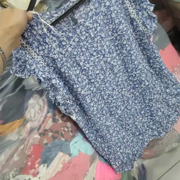 广西柳州城中夏季服装货源在哪里工厂服装尾货批发韩版女士上衣批发