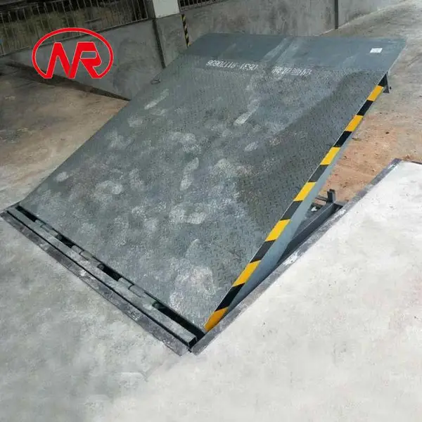 固定式液压登车桥 带安全护栏集装箱卸货坡道 6T8T10T12T15T伸缩式作业平台
