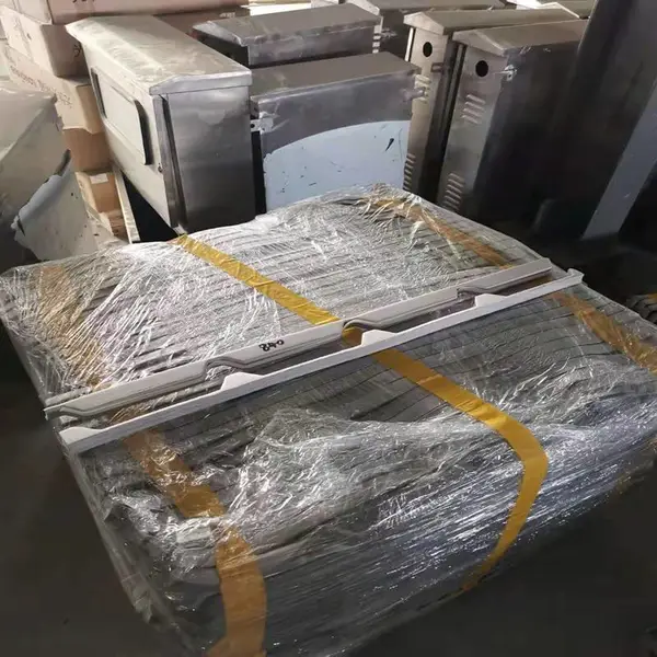 彩钢瓦防水泡沫堵头 840型屋面板屋脊檐口密封胶条 颜色灰色 带双面胶带