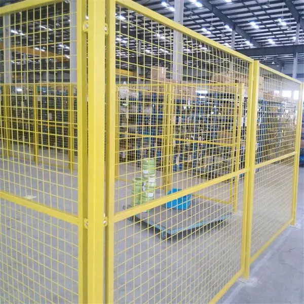公路护栏网 各类养殖场防护网 小区隔离栅定做