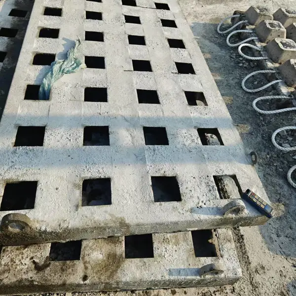 东兴镇 大面积水泥预制成型联锁排模具 防护型型绳索串联单元排模板