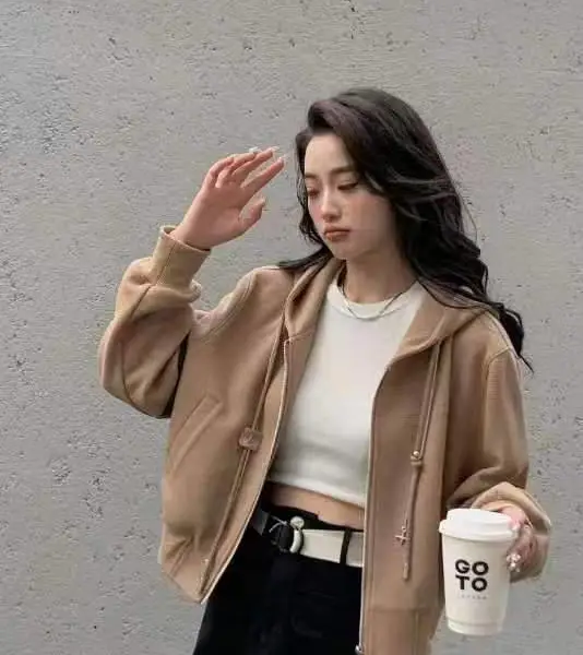 碧沁伊人女装春秋季品牌卫衣女装折扣服装货源
