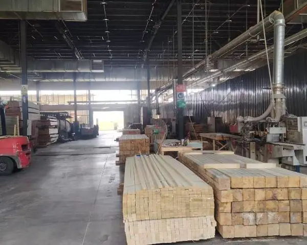 新都原木加工厂厂房租赁生产销售一体 成都列布卡木业供应
