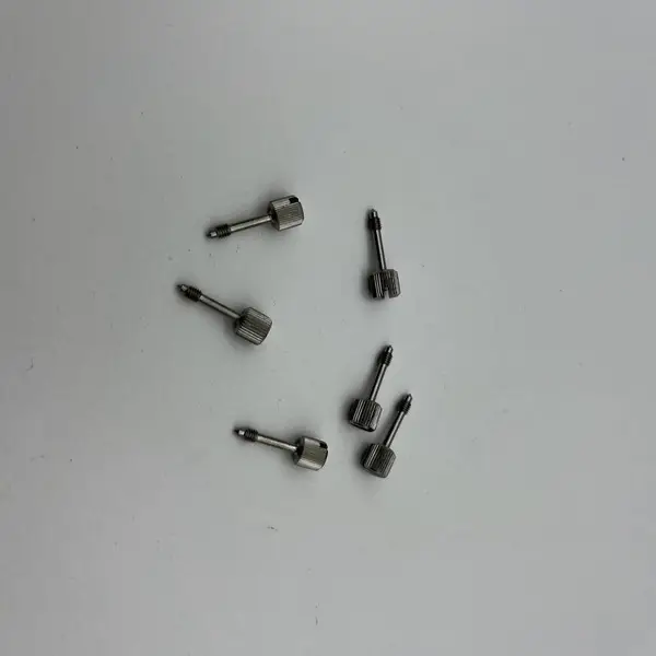 Mcmaster-carr95536A141蝶形螺钉头固定面板螺钉