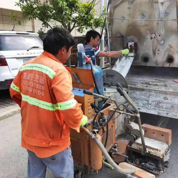 a路迪安镇宁停车位划线安顺双组份标线涂料及设备厂家贵安新区道路标线施划哪家价格低-就选路迪安交通
