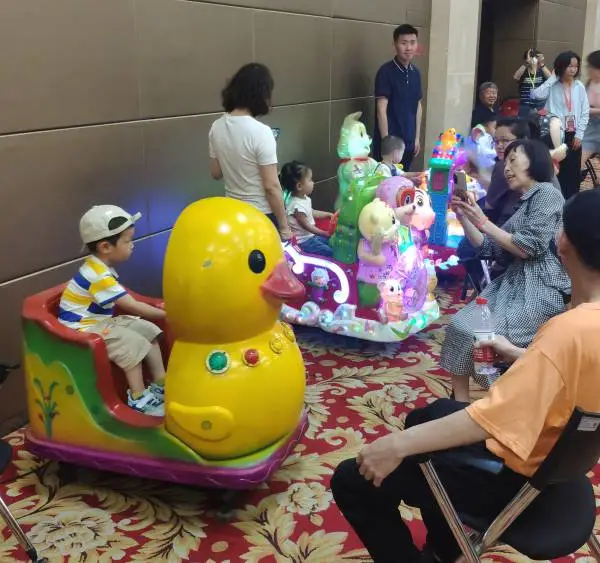 京津冀儿童摇摇车摇摆车儿童游乐道具大型游乐设备租赁出租