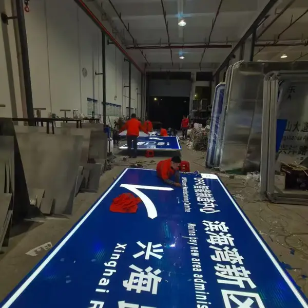 LED主动发光标志牌半透式全透式发光牌