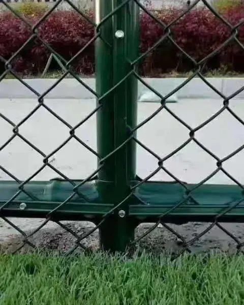 足球场铁艺焊接式围网A沂水足球场铁艺焊接式围网安装设计
